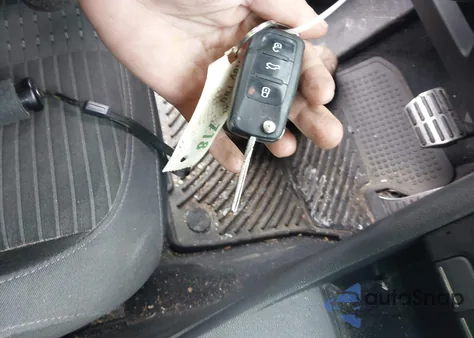 2014 Volkswagen Beetle 2.0T R-Line z USA, uszkodzony, nr VIN 3VWVT7AT5EM627972